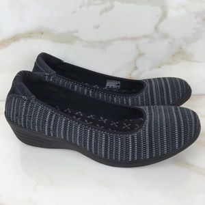 SKECHERS STRETCH FIT/AIR COOLED/MEMORY FOAM SIZE 7